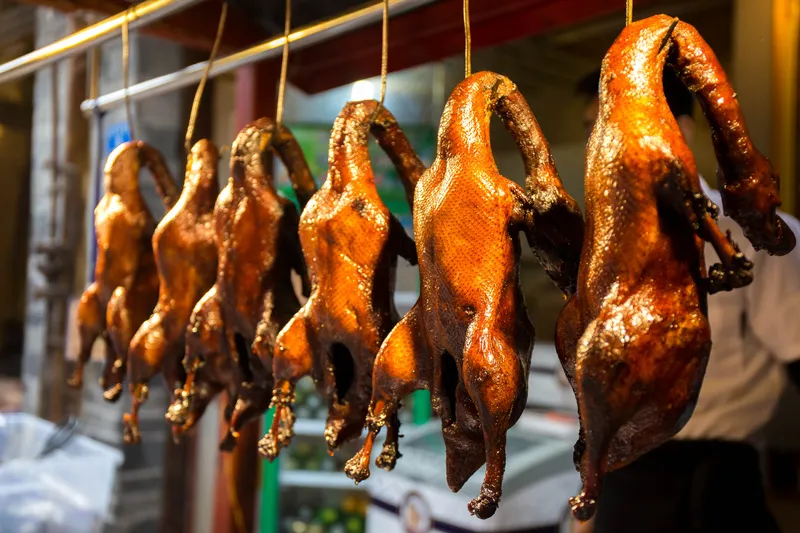 挂着的烤鸭美食