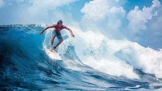 冲浪达人海洋运动摄影图