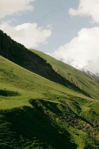 唯美云雾缭绕的山脉