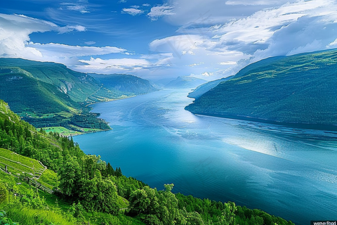 山河大自然峡谷中的河流摄影图