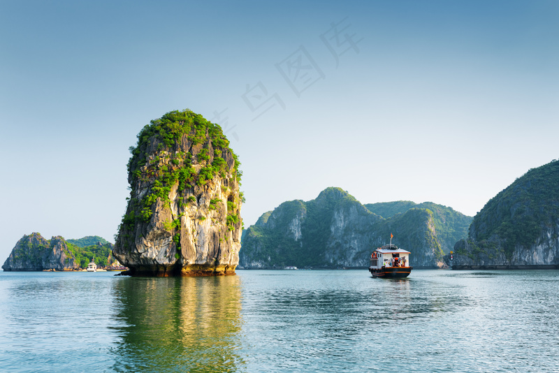 湖泊山峰图片