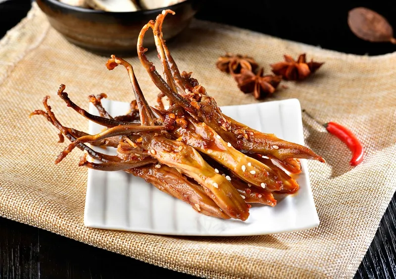 特色鸭舌小吃美食