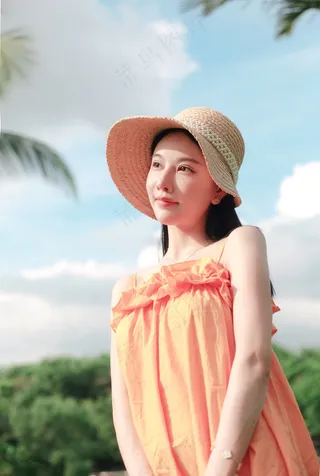 户外游玩的漂亮女生3