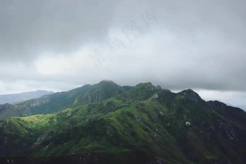 云雾缭绕绿色山脉