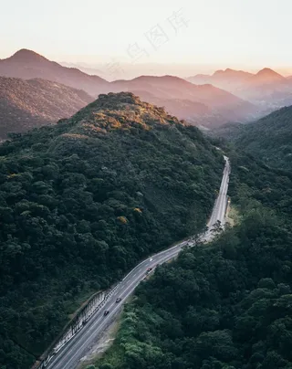 蜿蜒的山路