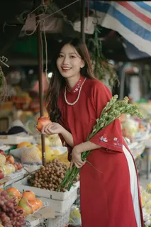 红色民族风长裙美女3