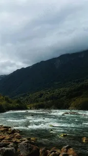 云雾缭绕山水间 云雾缭绕山水间