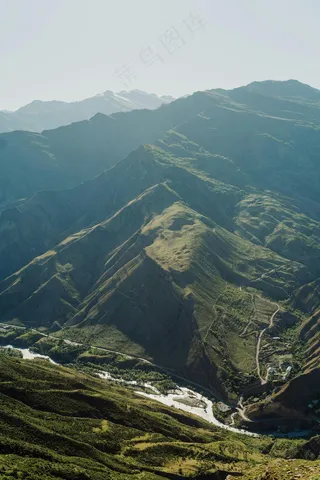 蜿蜒曲折的山谷