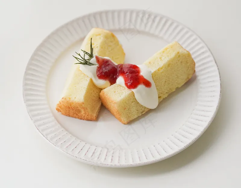 草莓蛋糕美食