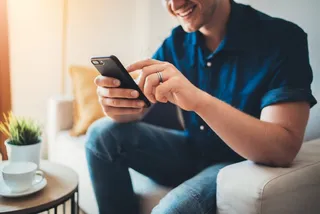 看手机 玩手机 手拿手机