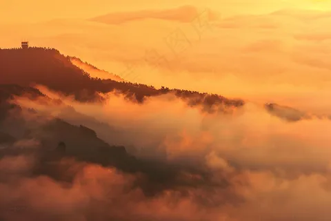 清晨日出朝霞云层摄影图