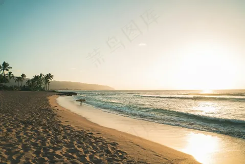金色海滩上的宁静黄昏 金色海滩上的宁静黄昏