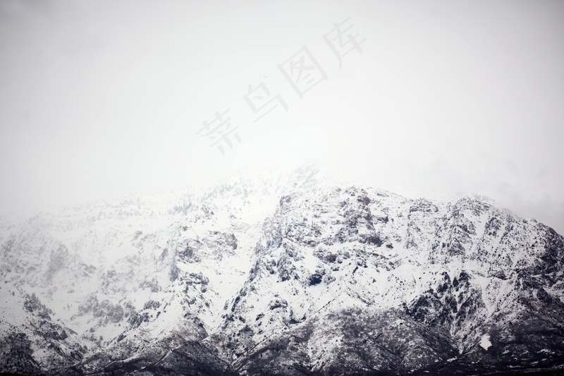 冰雪奇缘的山脉