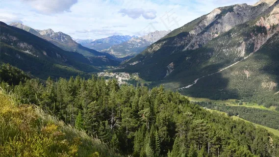 山谷中的自然美景 山谷中的自然美景