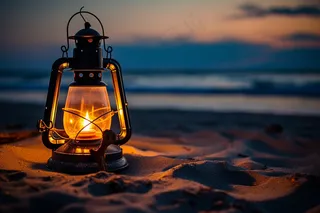 傍晚落日海边沙滩照明灯灯盏摄影图