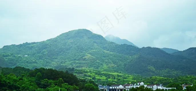 云雾缭绕的高山 云雾缭绕的高山