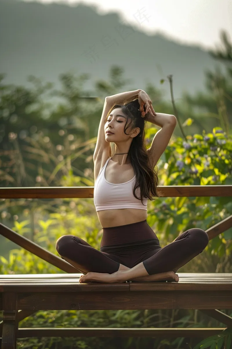 清晨瑜伽运动女性摄影图(2688x4032)