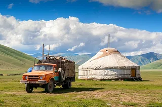 内蒙草原蒙古包货车草地摄影图