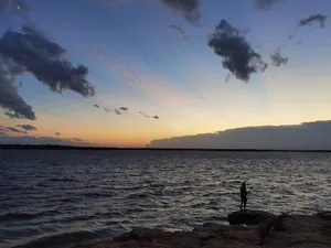 湖水与晚霞