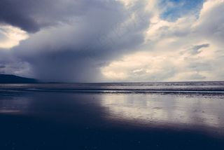 湖泊山峰图片
