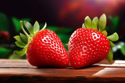 新鲜草莓水果摄影图