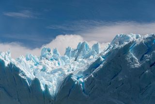 雪覆盖的山峰