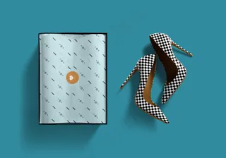 单色背景精致高跟鞋设计效果图样机1