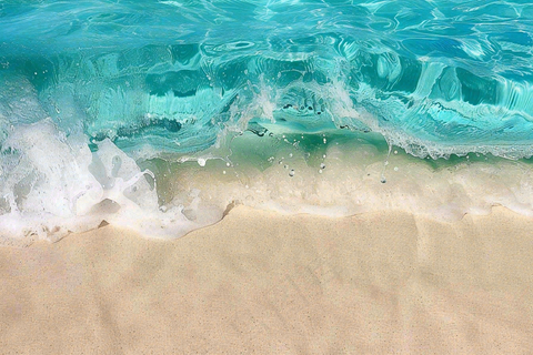 蓝色玻璃海滩海洋浪花摄影图