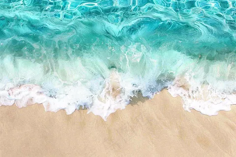 蓝色玻璃海滩海洋浪花摄影图