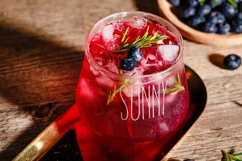 蓝莓石榴汁饮品