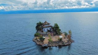 美丽的海中孤岛