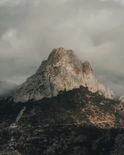 云雾缭绕奇峰峻岭 云雾缭绕奇峰峻岭