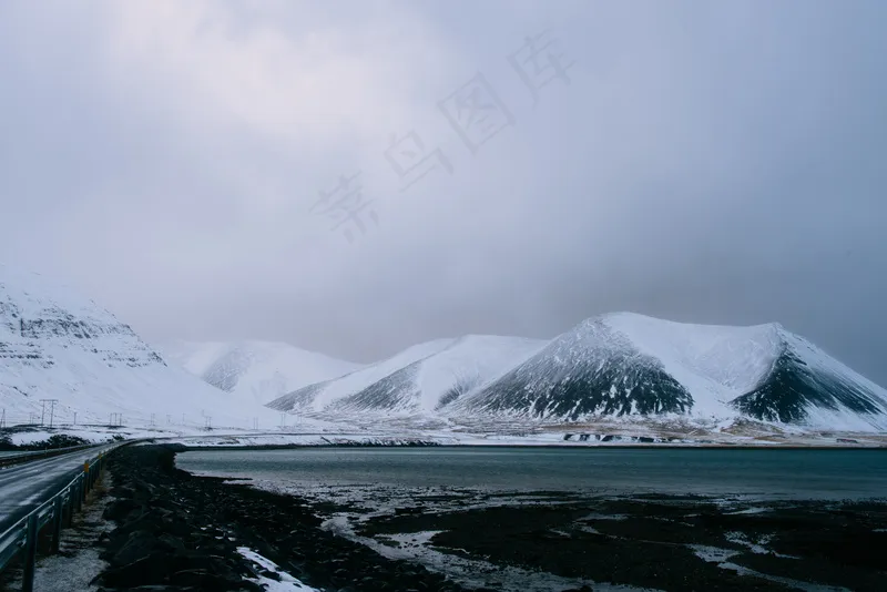山脉森林图片