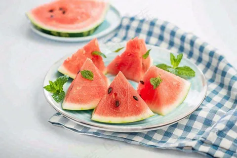 夏至西瓜蓝格子布小清新风格唯美大暑小暑处暑摄影图