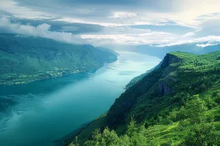 山河大自然峡谷中的河流摄影图