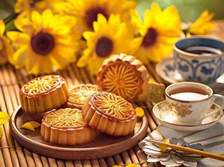 月饼中秋美食摄影图