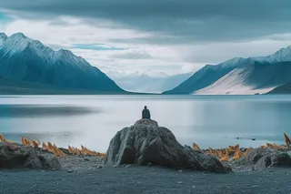 雪山下的湖泊大自然风光摄影图