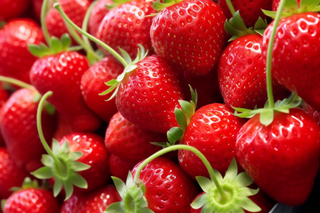 新鲜草莓水果摄影图