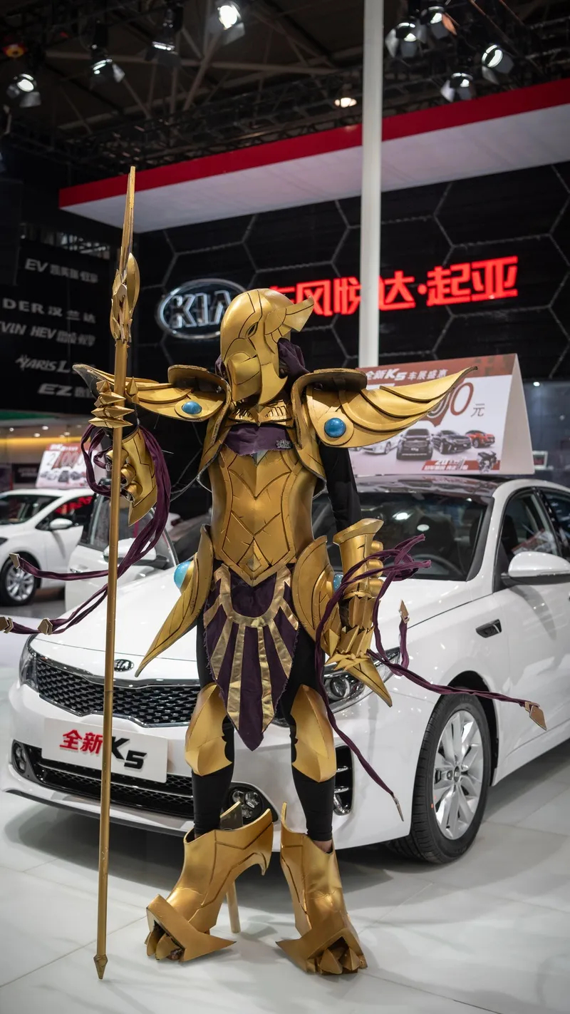车展黄金武士COSPLAY