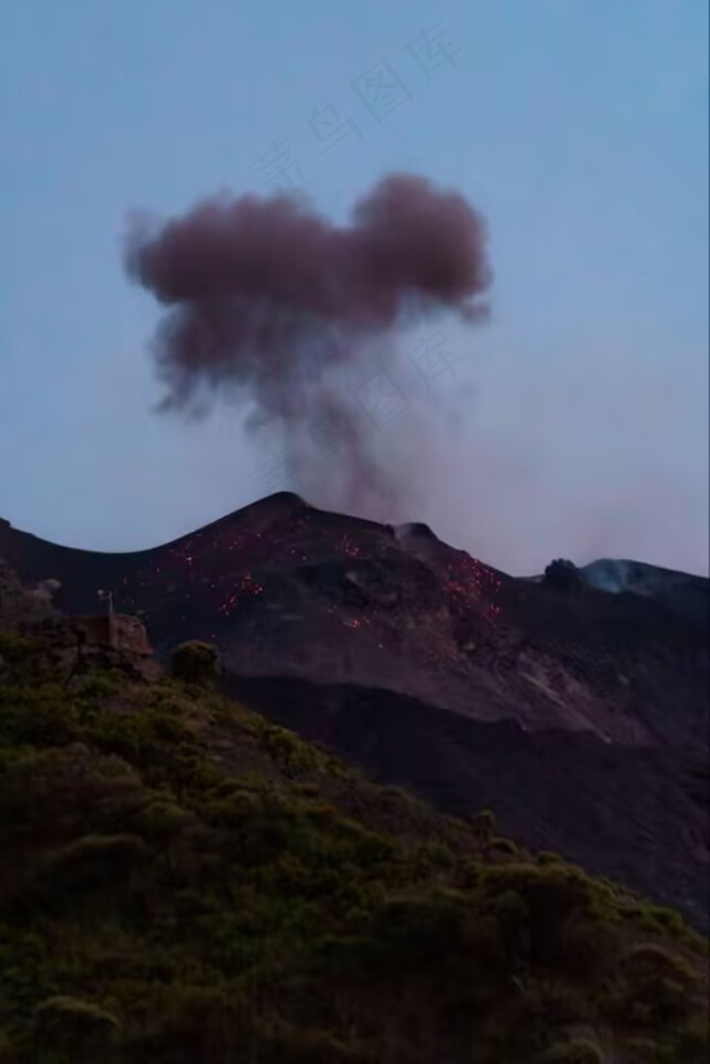 火山喷发了