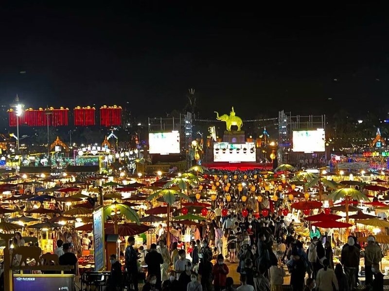 热闹的夜市