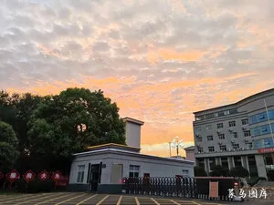 云朵向夕阳