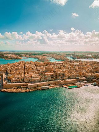 阳光下的地中海明珠