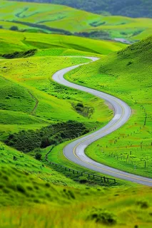 草甸草原的公路摄影图