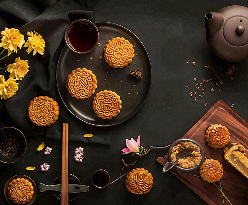 中秋美食月饼中国传统糕点摆盘装饰泡茶摄影图(1200x992)