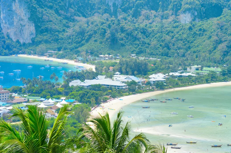 湖泊山峰图片