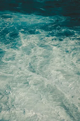 波涛汹涌的海洋