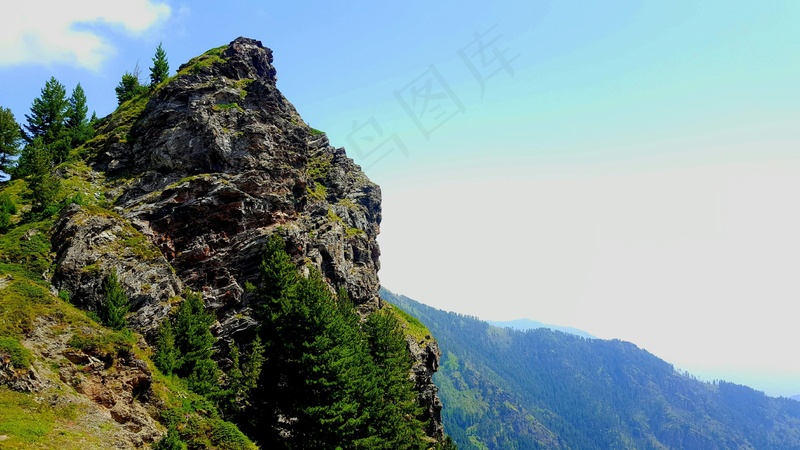 陡峭的山崖