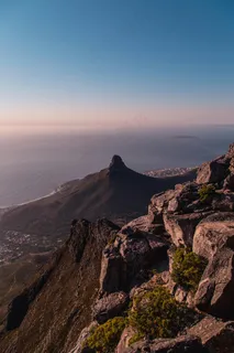 站在靠海大山上看大海