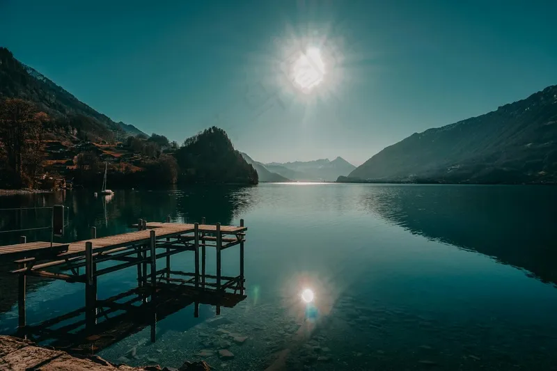湖光山色间的宁静